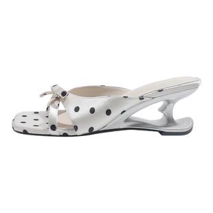 真皮~骄屿白色波点高跟一字拖鞋女夏外穿2026新款配裙子坡跟凉鞋