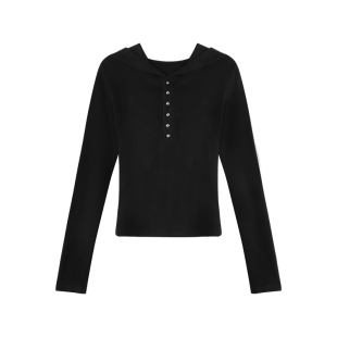 辰米范 【现货6折】黑色修身连帽针织衫女显瘦长袖t恤内搭上衣