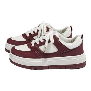 环球酒红色厚底板鞋女2025新款秋冬休闲chic百搭原创小众小白鞋子