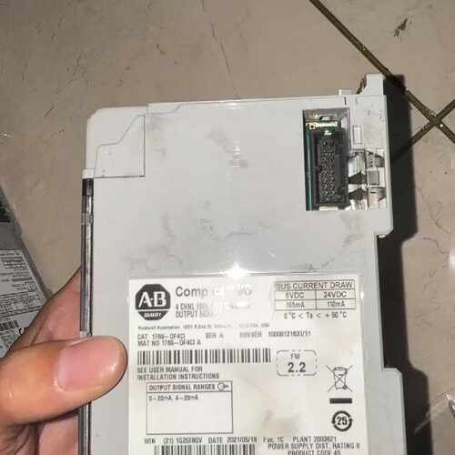 询1769-OF4CI，祼机成色如图功能完好