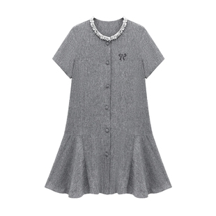 Basic House/百家好蝴蝶刺绣亮片领口连衣裙夏季高级中长款裙子女