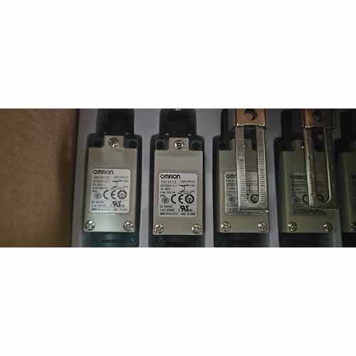 议价全新欧姆龙D4V8112Z限位开关原装5A250维修