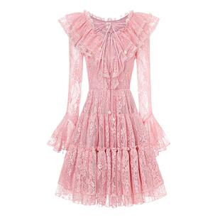 艾丽丝2026春季新款仙气粉色刺绣短款公主裙甜美喇叭袖V领连衣裙