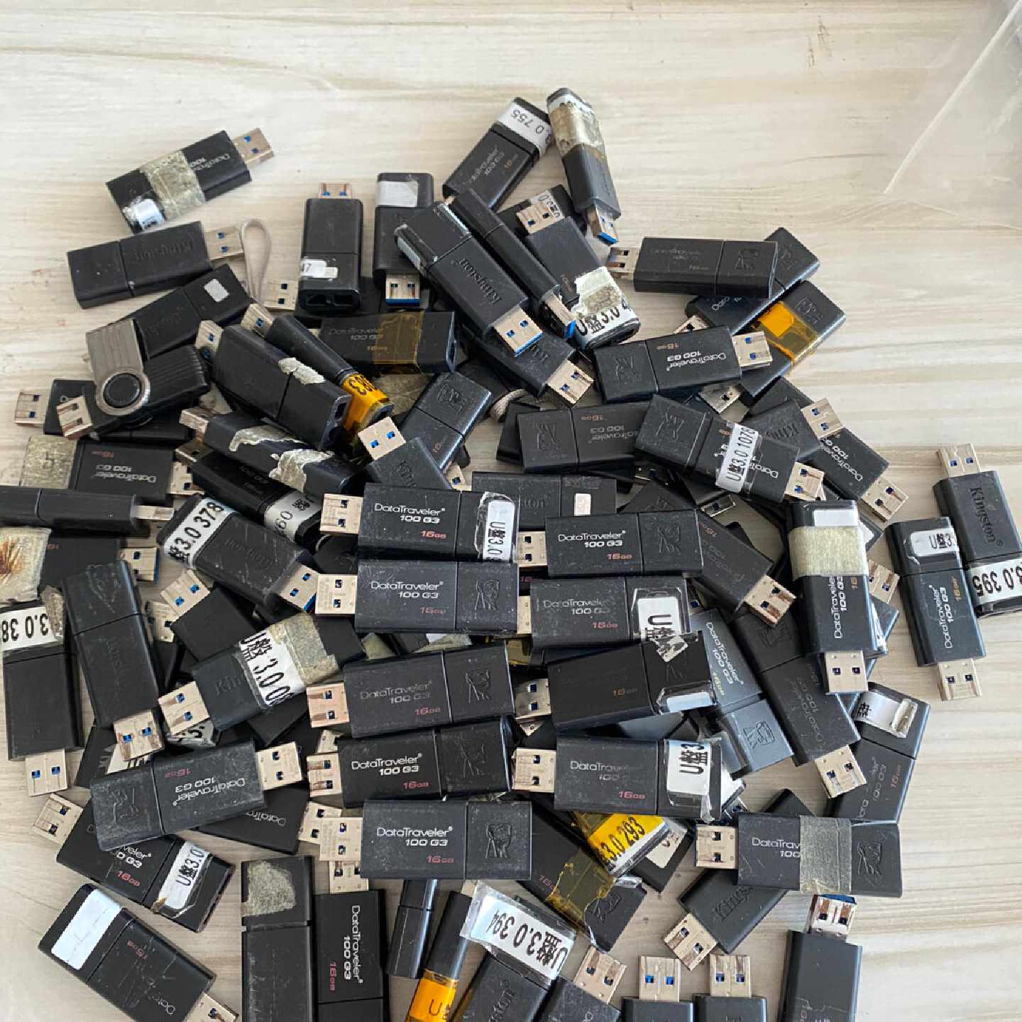 议价金士顿U盘32G5个16G103个8G18个4G1个可维修