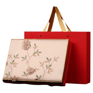 秋冬羊毛围巾女新款保暖刺绣盘扣披肩外搭送妈妈生日礼物礼盒包装