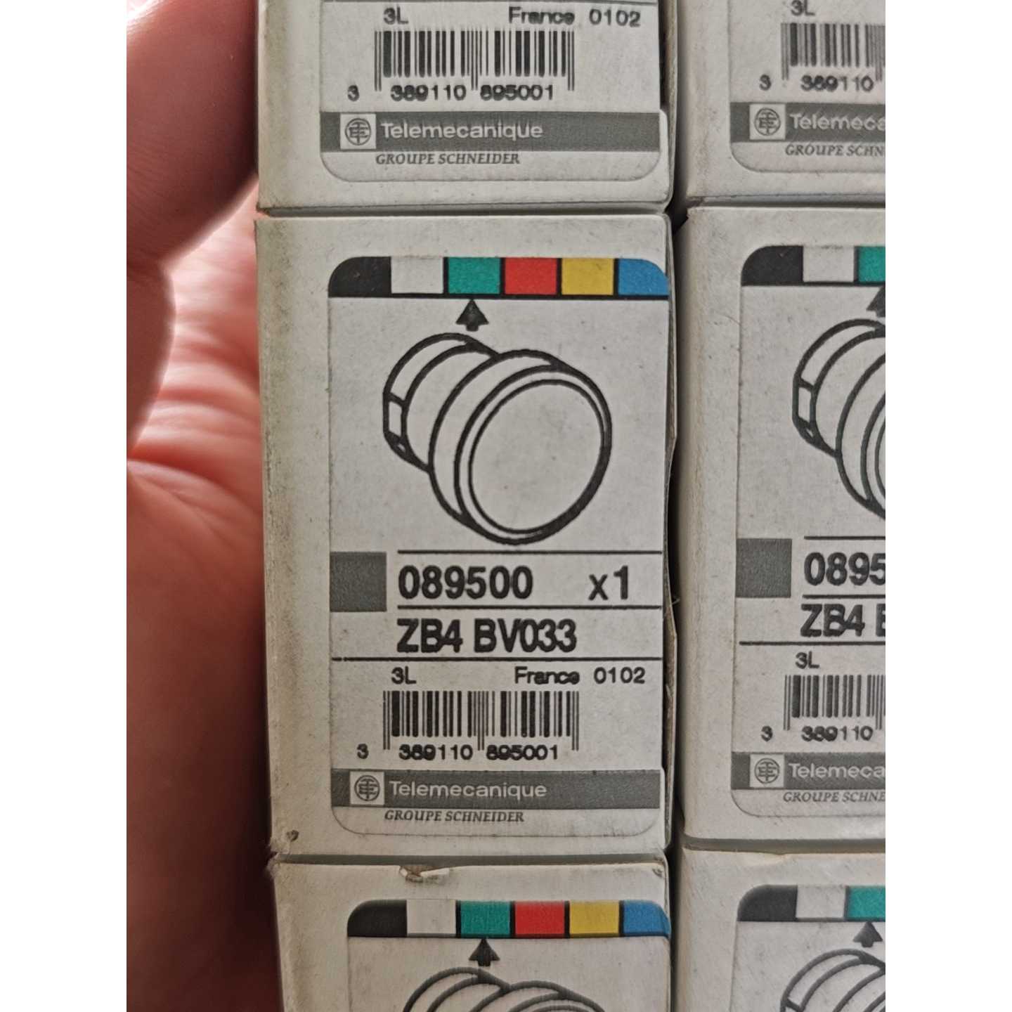 施耐德原装正品按钮ZB4 BV033，法国制造，全新带包装！