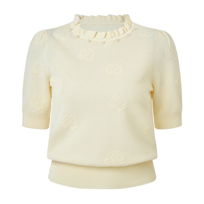 领口小荷叶边设计，泡泡袖设计