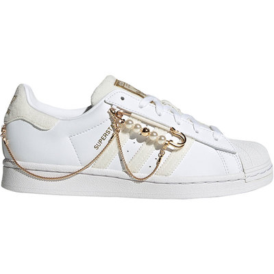 阿迪达斯女子挂链运动板鞋