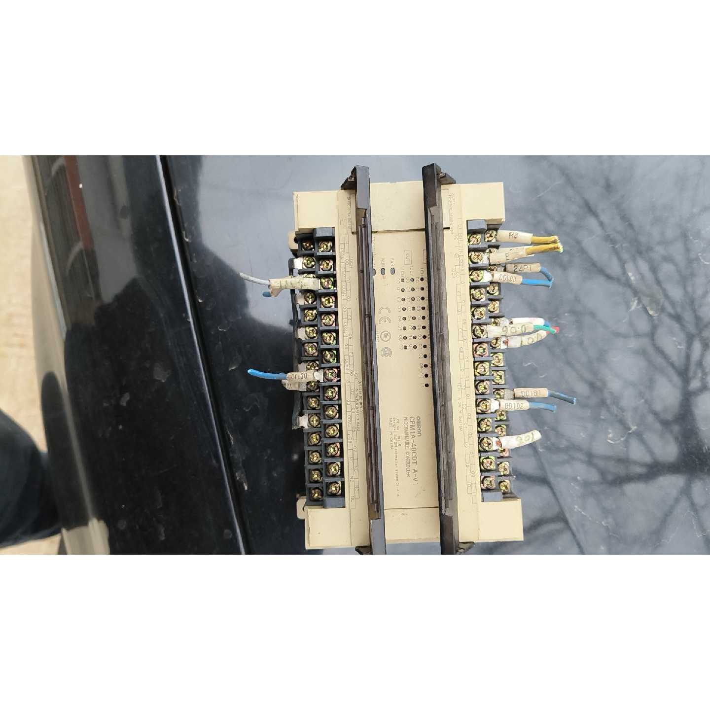 〔议价-可维修〕拆机龙PLC-CPM1A-40R-A-V1一台，成色