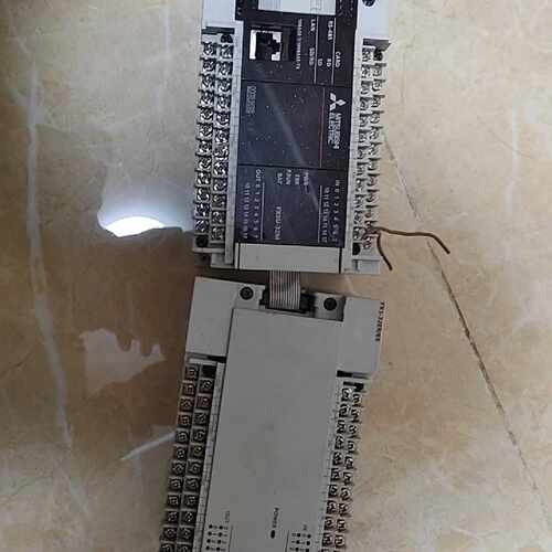 议价三凌PLCFX5U32MT带一个模块FX532ER