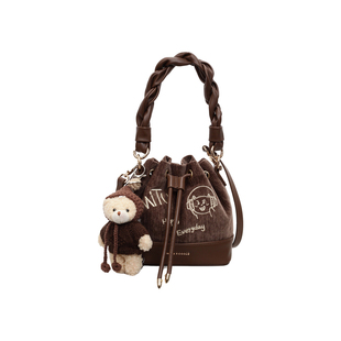 艾米兔女包2026新款通勤时尚流行简约休闲斜挎百搭麻花手提水桶包