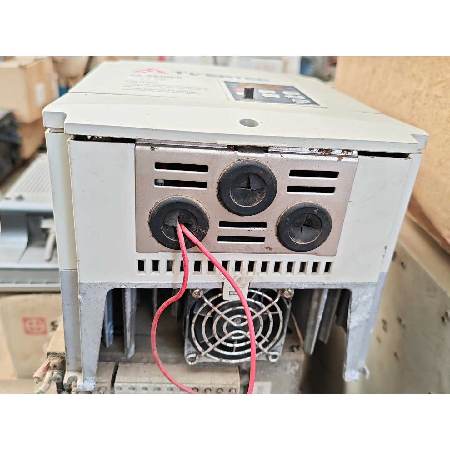 议价台达变频器V2-405-H3  3.7KW，380伏，吃成色
