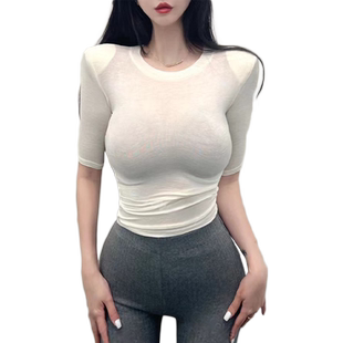 玫红色半袖t恤女早秋轻熟纯欲修身网纱上衣紧身中袖内搭打底衫薄