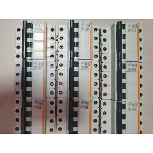 在线议价施耐德断路器C65N系列，4P，32A，八只，4P，25A,
