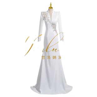 悠洛姌演出服白色深V显瘦主持人礼服舞台演讲礼服艺考美声鱼尾