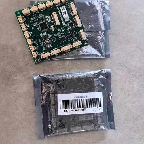 三菱电梯轿厢通讯板P235765B000G05 未用实图