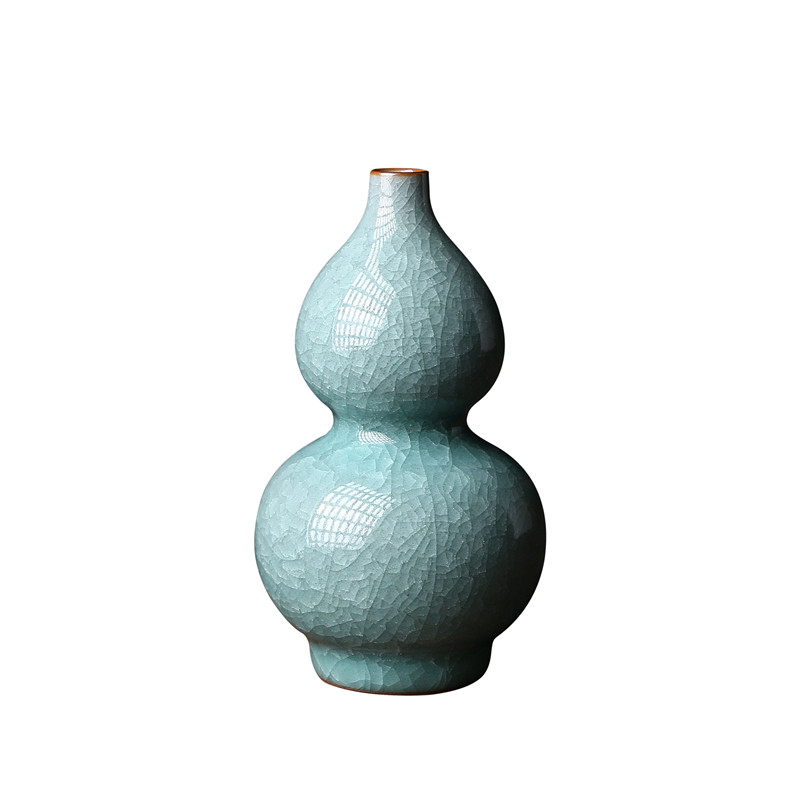 龙泉青瓷大师叶小春把玩小号作品