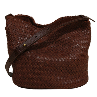 【EZRO】一作马鞍牛皮质感头层真皮手工编织水桶包斜挎女美拉德风