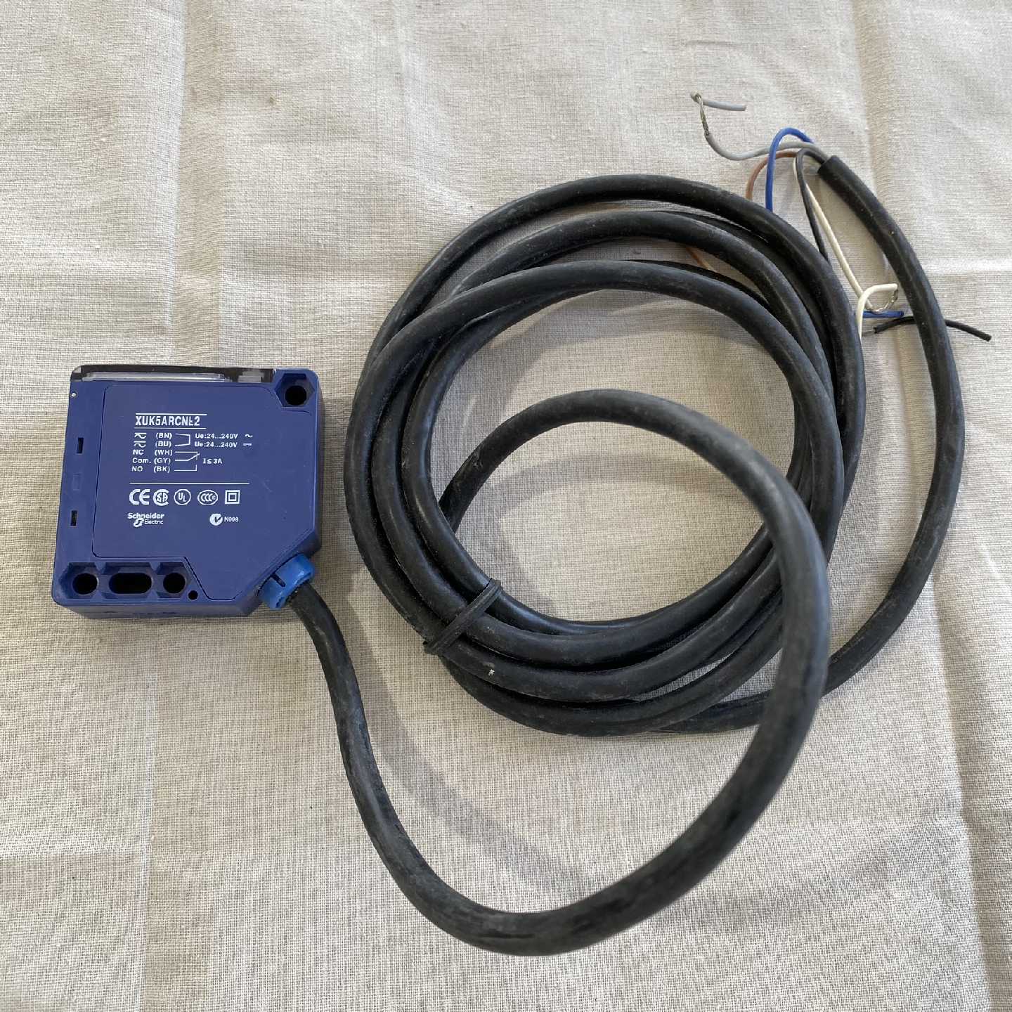 议价施耐德光电开关XUK5ARCNL2接近开关传感器小形传感器