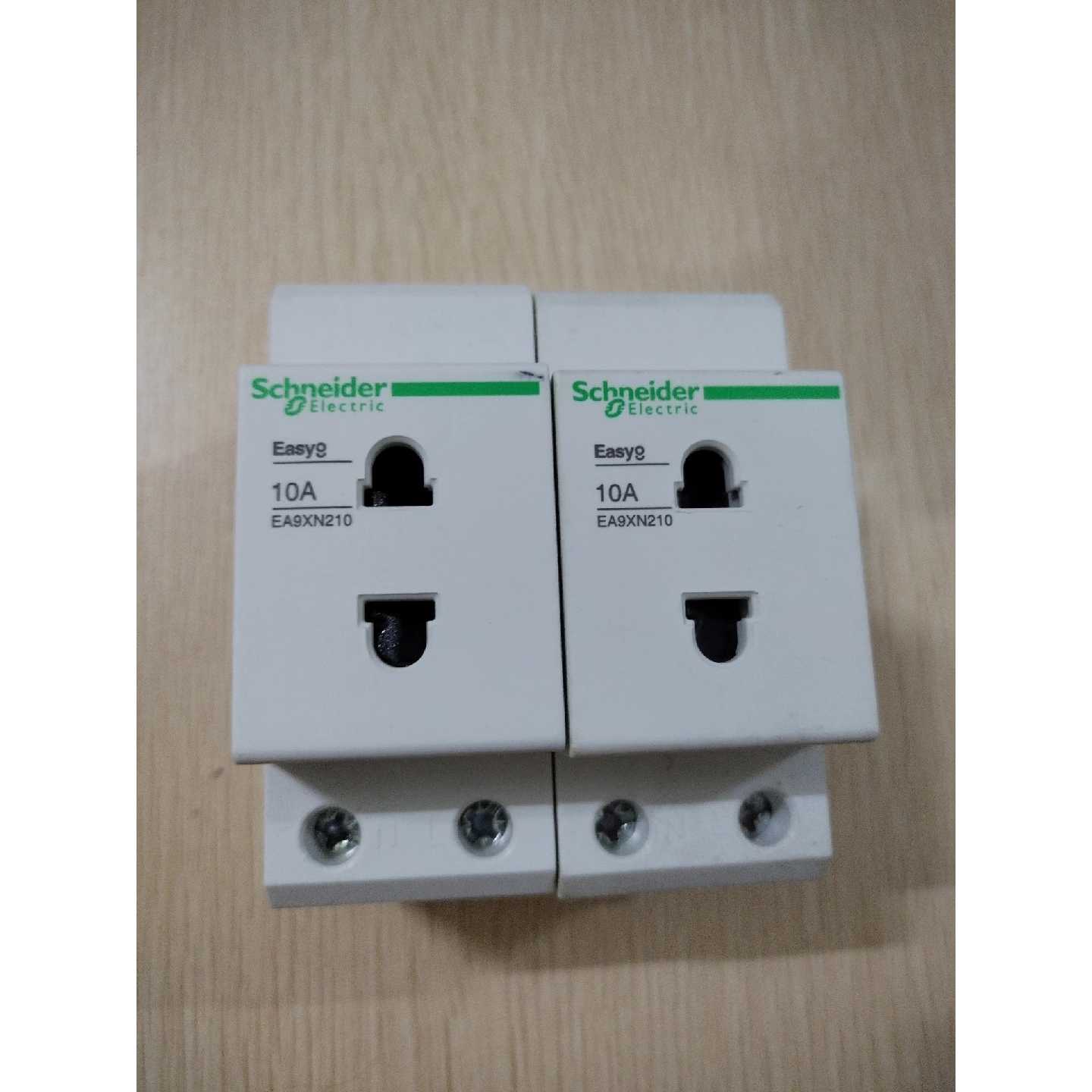 〔议价-可维修〕施耐德导轨二孔插座 EA9XN210 10A 全新 未使用