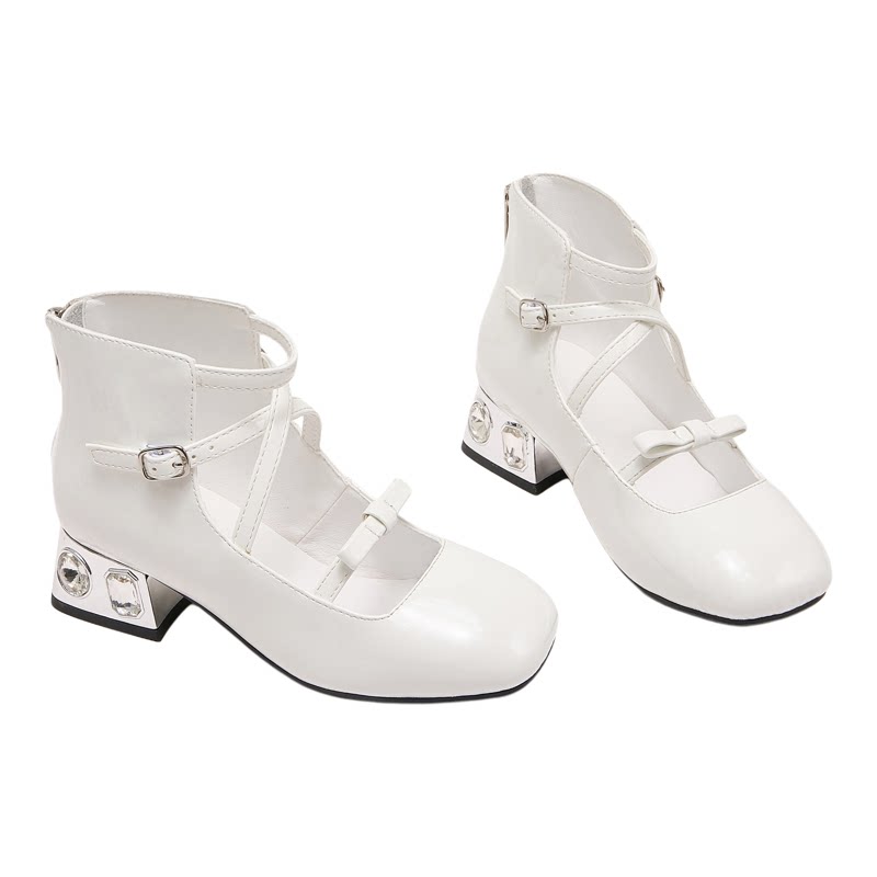 采用儿童专用鞋跟，上脚舒适耐看