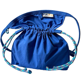 泰国小众设计抽绳斜挎手机包逛街小包简约百搭脖挂女包束口斜挎包