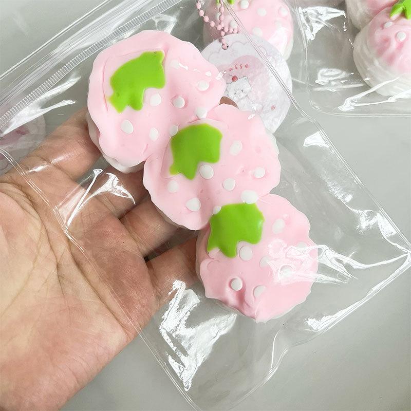 2硅胶三联草莓捏捏乐乐解压捏感硅胶超软泥捏食品级草莓玩具回弹