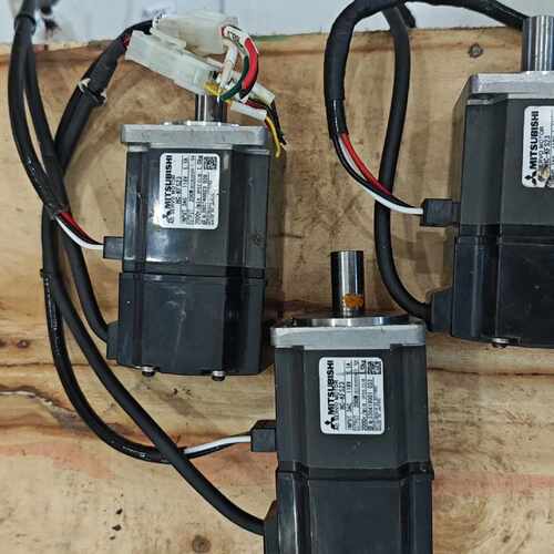 议价Mitsubishi J2s Servo Motor Hc-Kfs23 200W Power Original