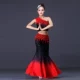 Плечо черный красный градиент, инкрустированная бриллиантовая граница 360 -дегровая юбка
