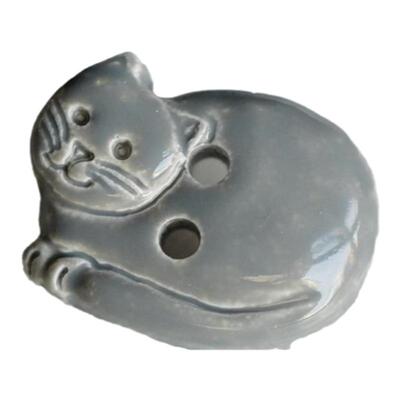 仿瓷感光亮浅灰色乖巧小猫纽扣