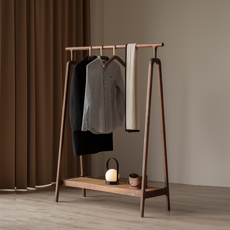 柒楼实木衣帽架挂衣架落地晾衣服胡桃木卧室衣架北欧家用黑