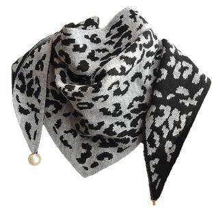 珍珠吸扣针织三角秋冬护颈保暖围脖女新款仿羊绒格雷灰色百搭围巾