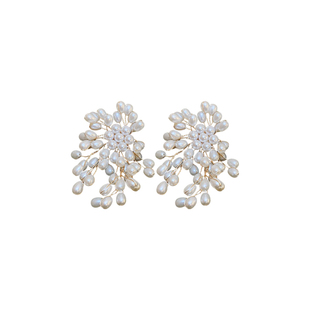 珍珠花朵耳钉高级感夸张大圆脸适合的耳环2025新款爆款气质耳饰女