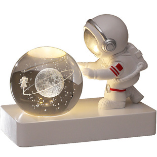 宇航员小夜灯水晶球桌面摆件太空人装饰生日礼物送男生同学高级感
