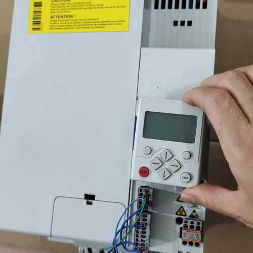 【询价】伦茨8400变频器 E84AVSCE2234VX0，带面适用