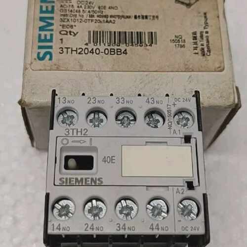 A lot of three pcs SIEMENS Control Relay 3TH2040-0BB4 AC-15
