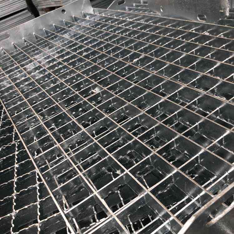 建筑工地楼梯踏步板异型钢格板栅格板沟插接重型踏步盖板平台
