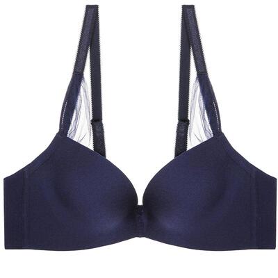 极简光面呈现质感，微透薄纱