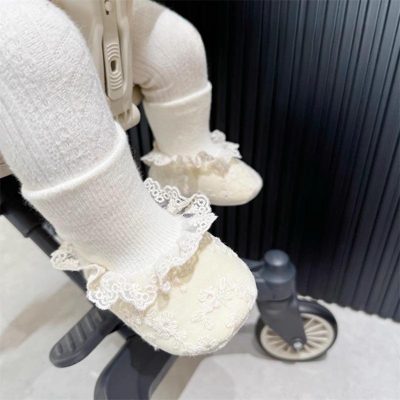 秋冬新生婴儿鞋袜0-1岁3-6月女宝宝蕾丝公主保暖防滑学步地板袜鞋
