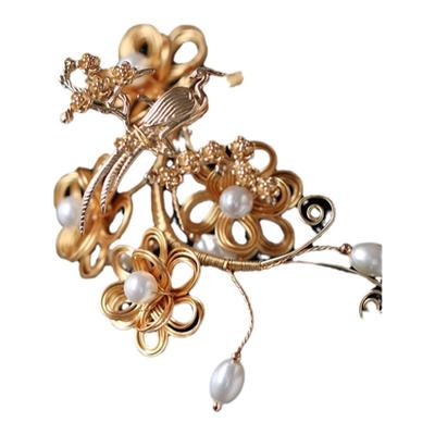 战国袍配饰花树冠金色魏晋风