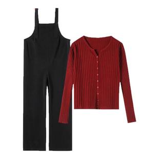 费雪孕妇装2025新款冬装小个子毛衣打底衫休闲加绒背带裤两件套装