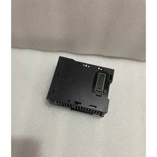 基恩士KV-XD02正常使用痕迹，包好，实物图。