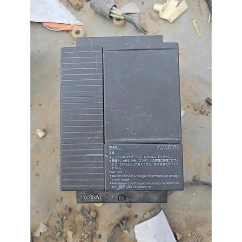 询价下单富士0.75KW变频器，FVR008E7S-2SD，成色如图