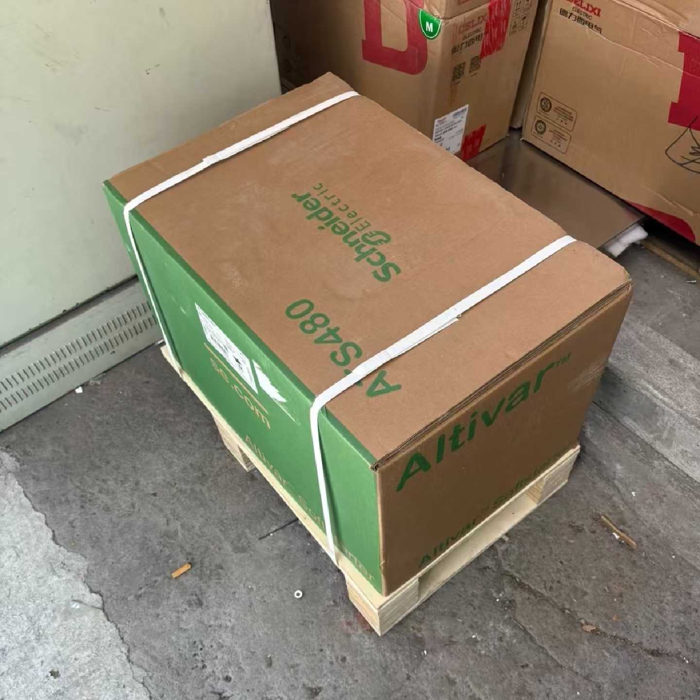 议价ATS480C59Y【590A 315kW】施耐德软启动器现货包邮咨询议价