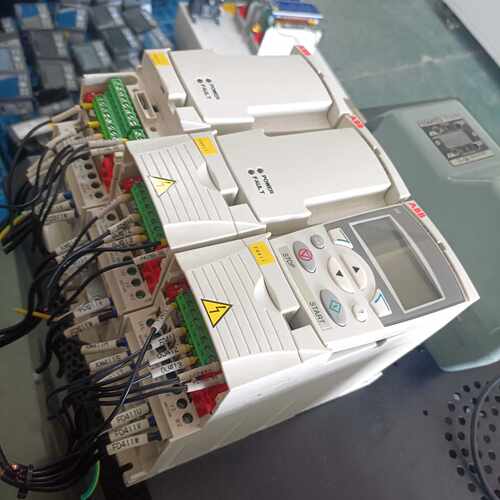 溢价-九成新变频器ACS355-03E-04A1-4，，1.