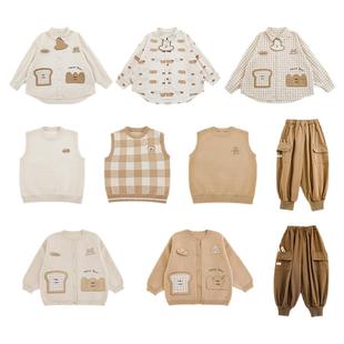 幼悠男童无袖叠穿马甲简约小翻领衬衫宽松休闲长裤面包熊玩偶套装