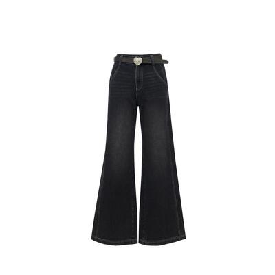 绫致ONLY2026春季新款前移侧线约克线剪裁宽松微喇牛仔裤女