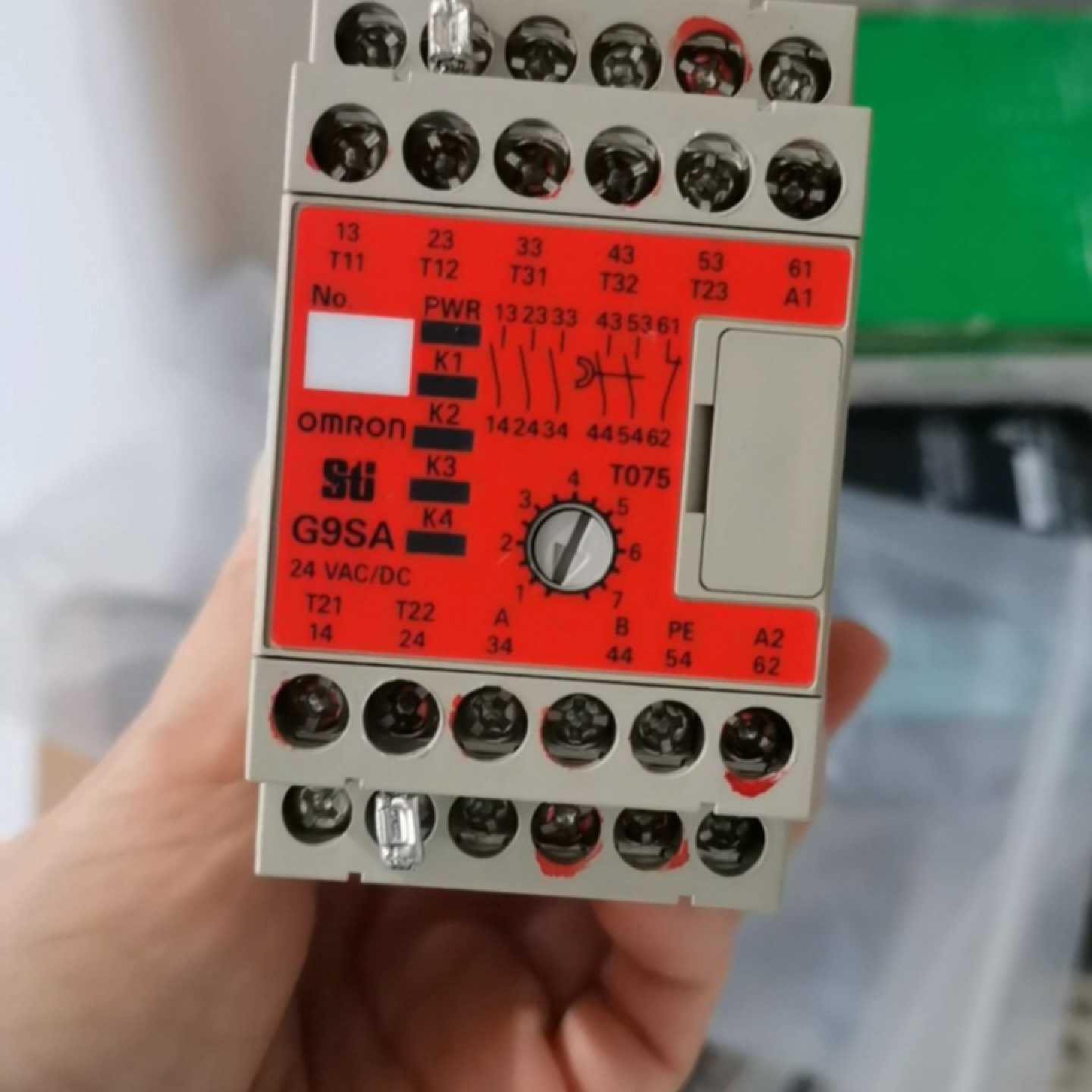 OMRON欧姆龙G9SA-321-T075安全继电器 24V