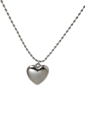 博主同款爱心吊坠项链女2025新款轻奢小众毛衣链简约百搭长款配饰