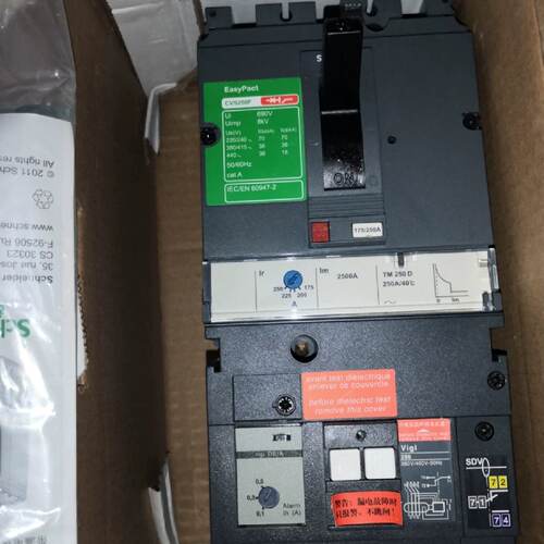 议价施耐德带漏电保护塑壳断路器LV525558 CVS250F 3P 250A